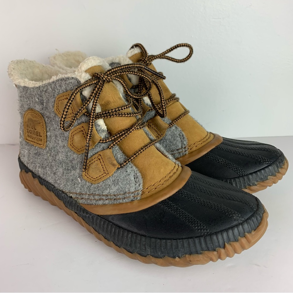 Sorel Out N About Duck Ankle Fleece Lined Boots Gray Wool & Leather